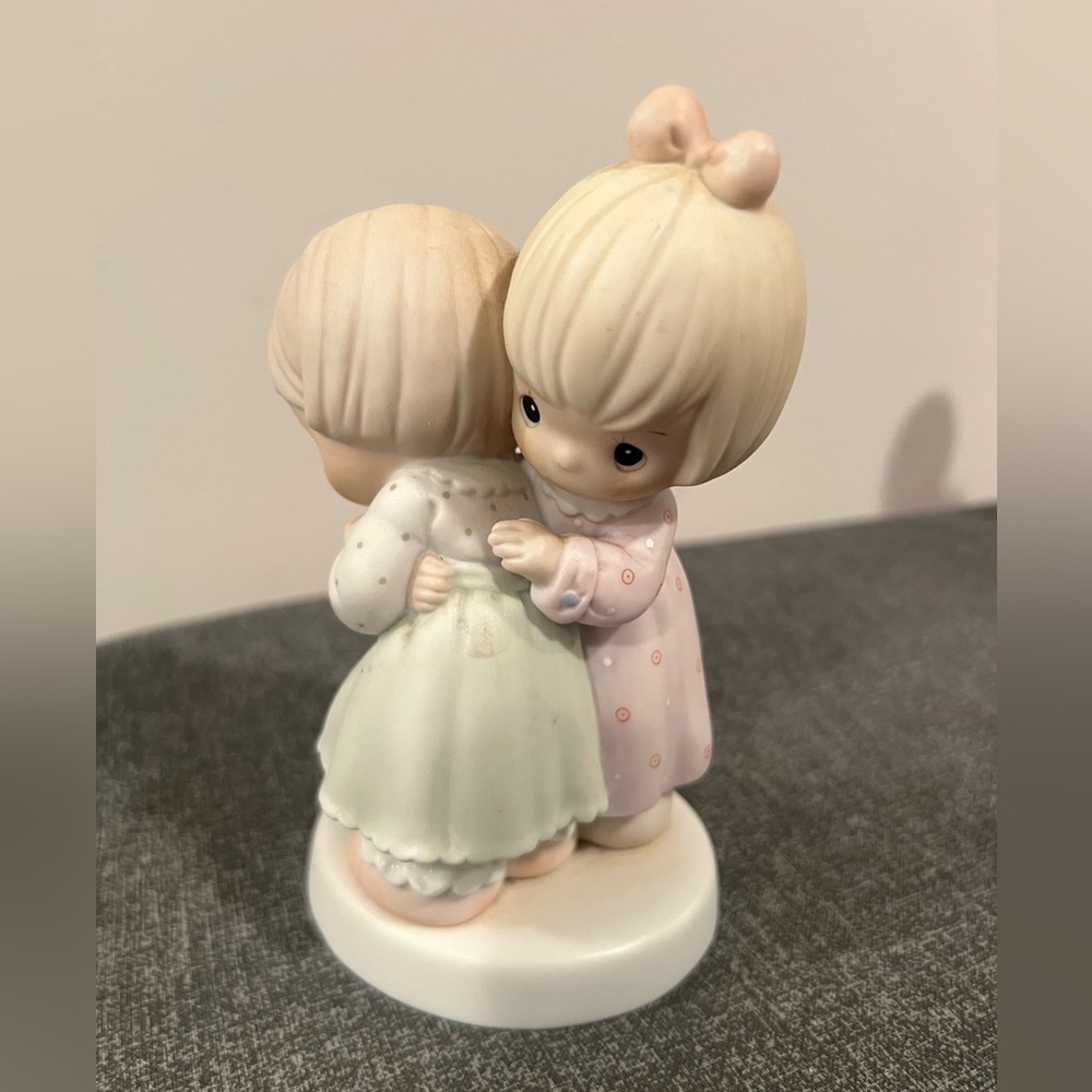 PRECIOUS MOMENTS Elegant Decor Figurine “that’s what friends are for”